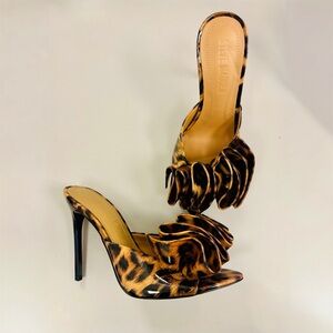 Steve Madden AFFINITY leopard pointed toe stiletto mule heels, women’s size 6